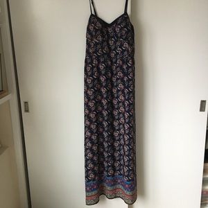 High-waisted patterned maxi dress